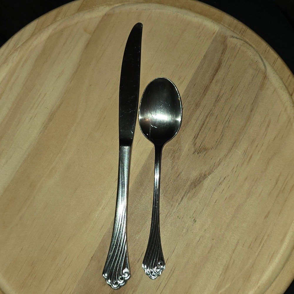 Oneida Delius Northland Stainless Korea Silverware Knife Spoon Ornate Handle Set